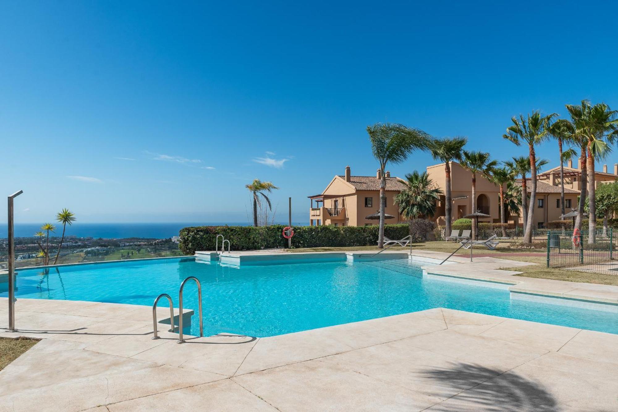 Bright 3-Bedroom With Sunset Views Estepona Exterior photo