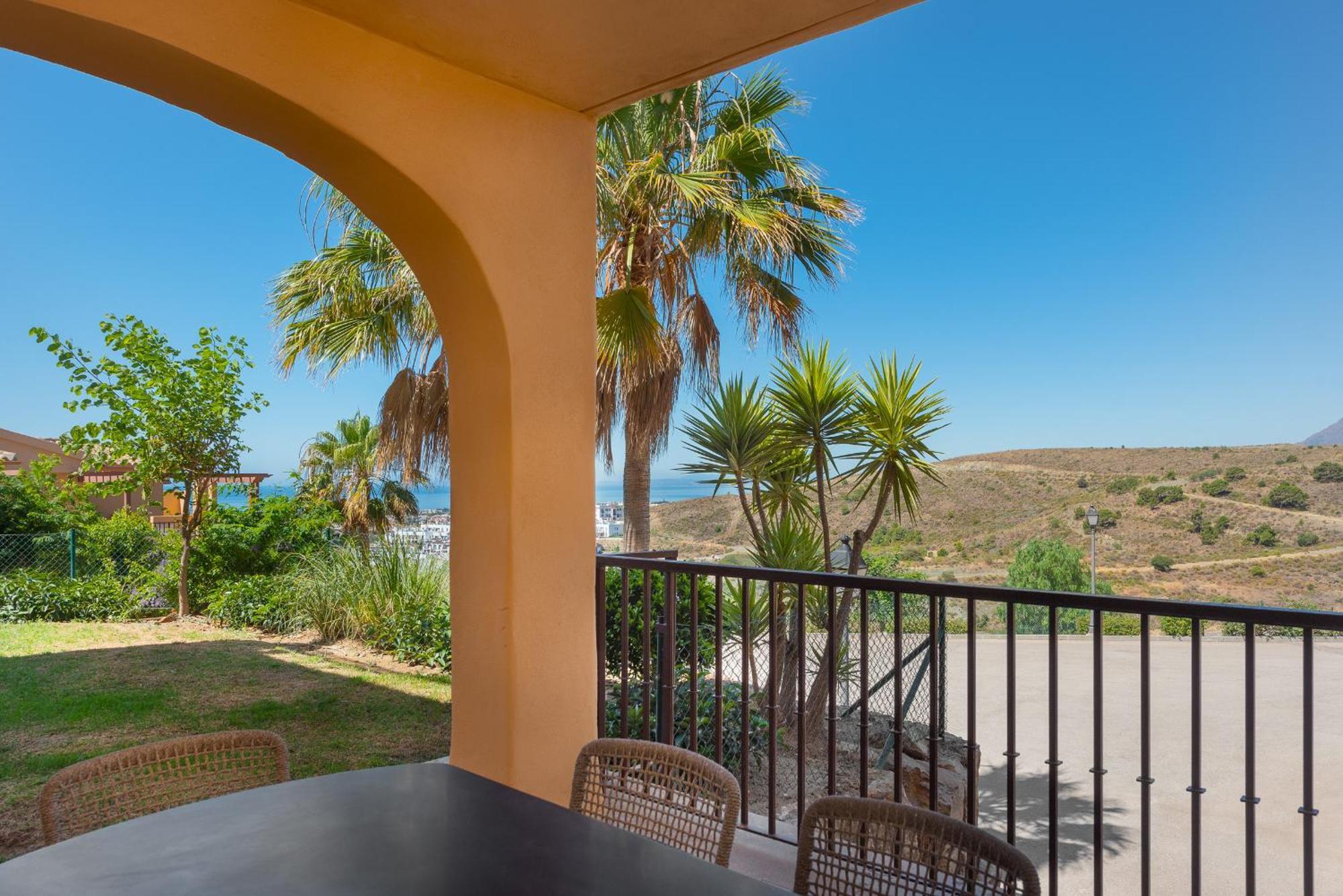 Bright 3-Bedroom With Sunset Views Estepona Exterior photo