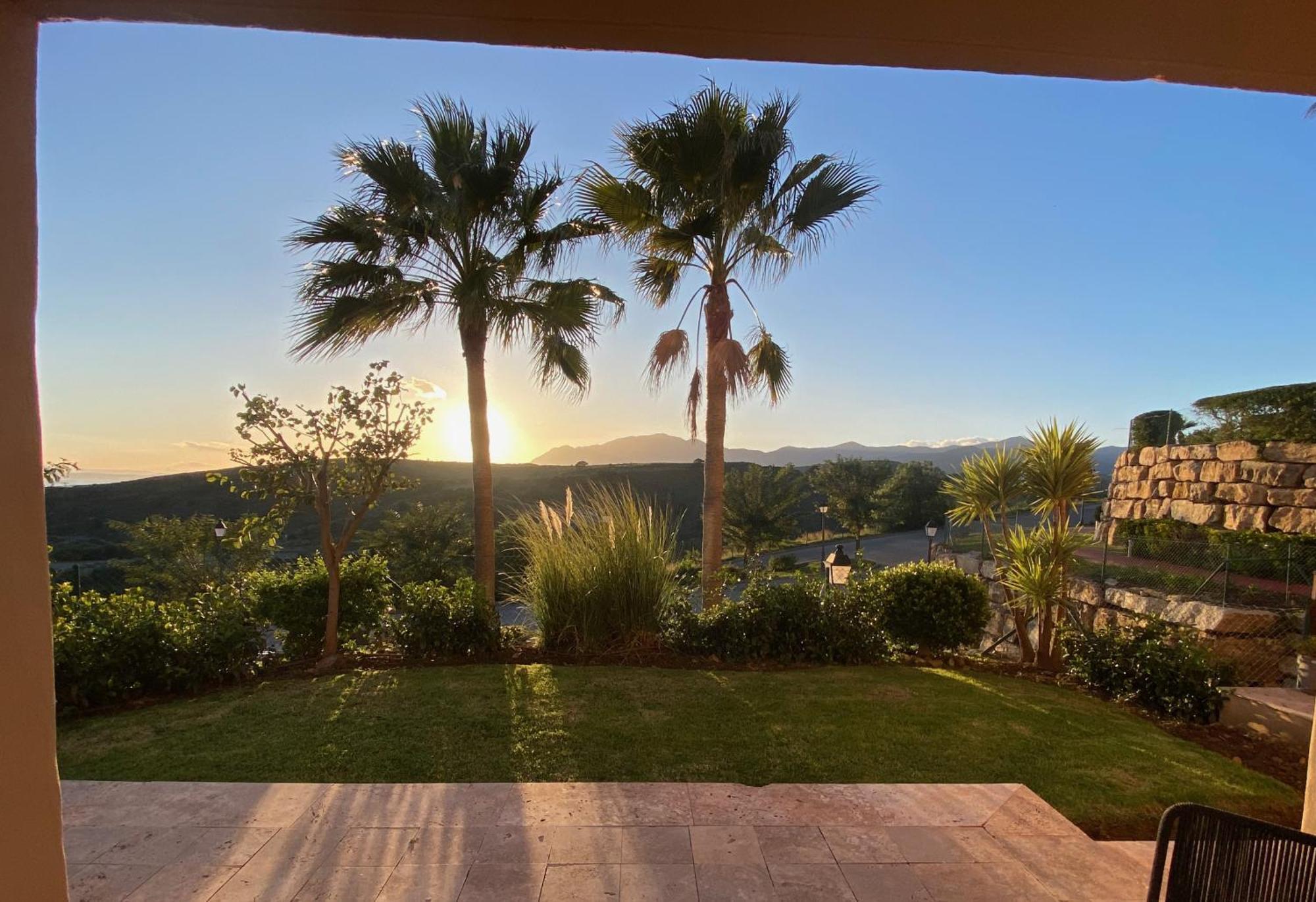 Bright 3-Bedroom With Sunset Views Estepona Exterior photo